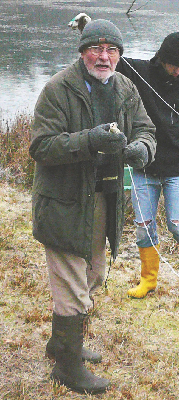 Ernst Böhm beim Pflegen der Insel am Gehspitzweiher Ernst Böhm beim Pflegen der Insel am Gehspitzweiher